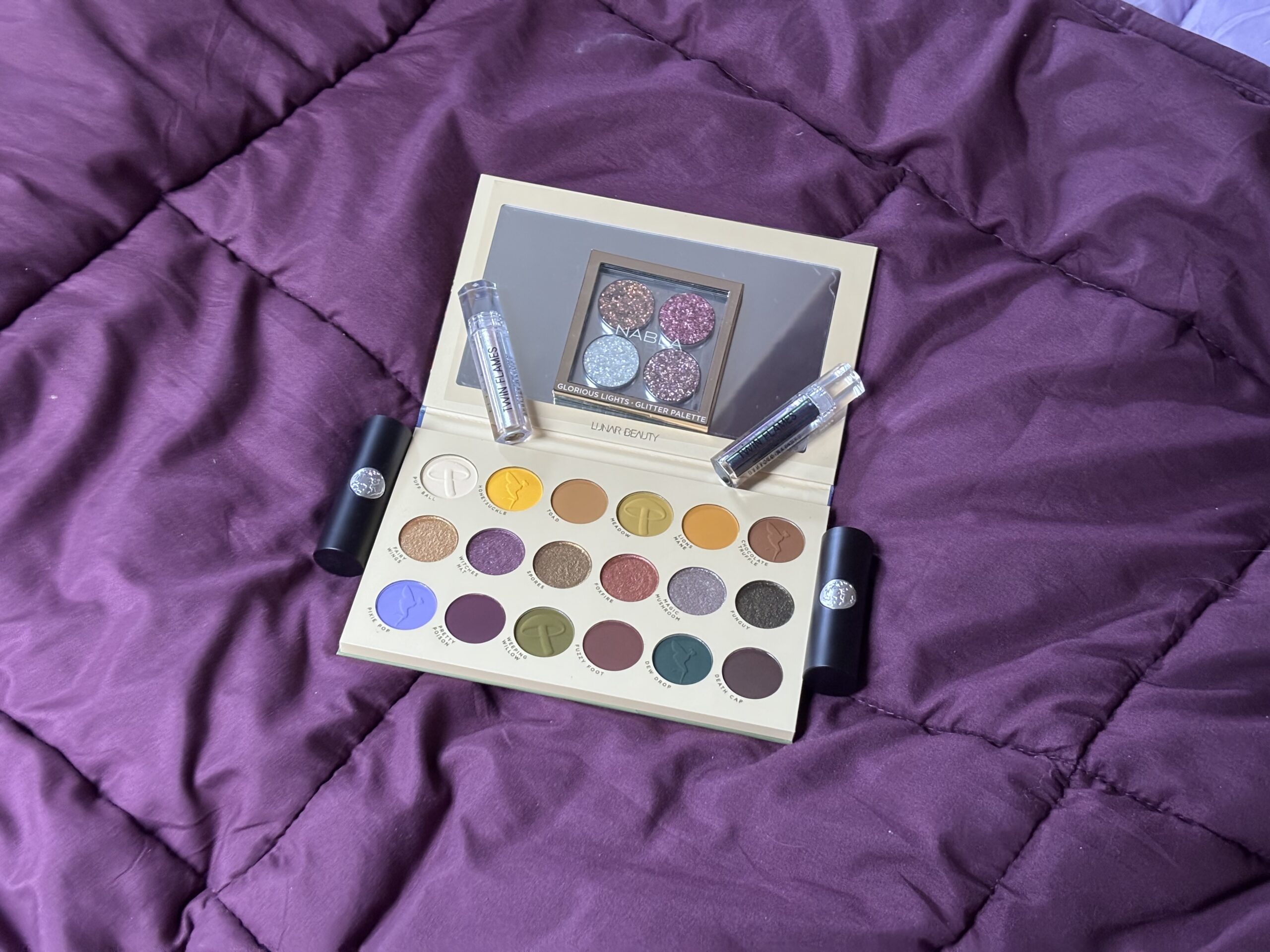 <img src="Ein Bild mit der Lunar Beauty Moonshrom Palette".jpg“ alt=“Lunar Beauty Moonshrom Palette">